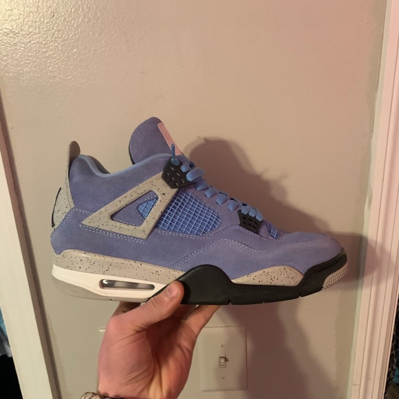 Jordan 4 UNC(university blue)
